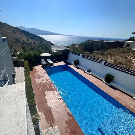 Le Gjero Luxury شقة